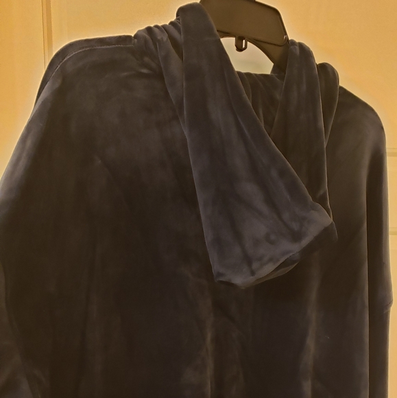 DKNY Plush Velvet pullover cropped hoodie - Picture 5 of 7